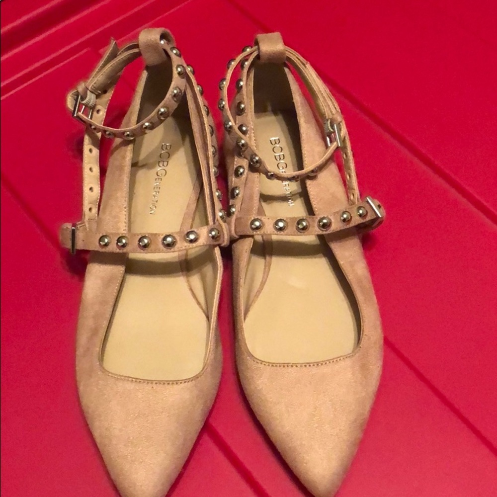 BCBG Camel suede flats Sz 7 with grommets